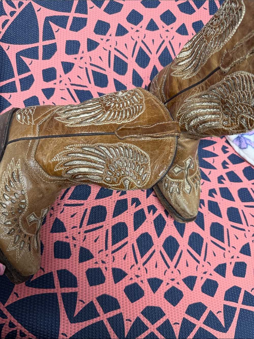 Classic Brown Leather Western Boots with Embroidered Wing Detail